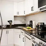 73-208 New 2Br 2Bath Uws Doorman Gym